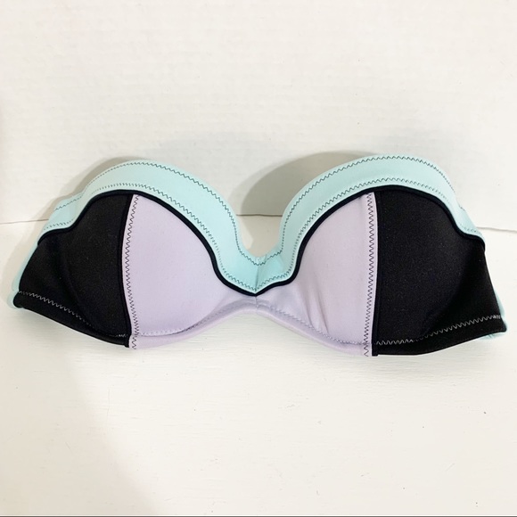 Victoria's Secret The Flirt Bandeau Bikini Swim Top
Light Push Up Size 32C - Picture 2 of 9